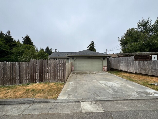 Newley updated 3-bedroom home features fen... - Newley updated 3-bedroom home features fen...