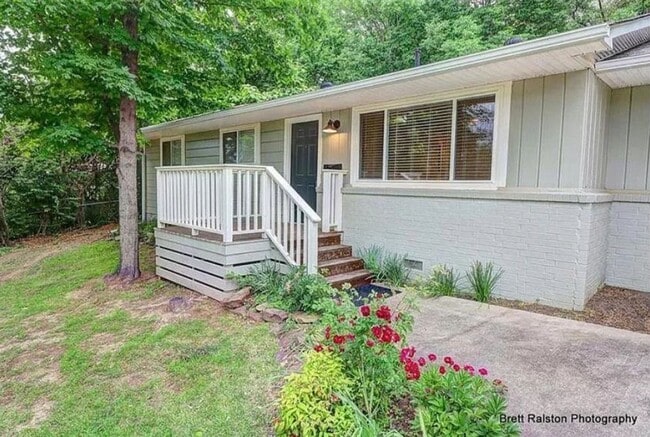 Building Photo - Available August 1st! 3-Bedroom, 1-Bathroom Home, Near Downtown Fayetteville