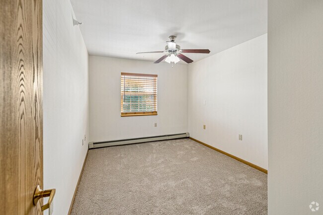 2BR, 1BA - 898SF - Bedroom