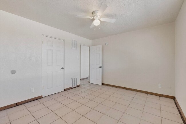 Photo - 540 Cardenas Dr SE Unidad A