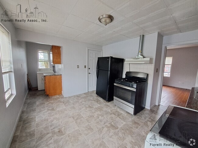 Building Photo - 50 Clark St Unit 2 Rental
