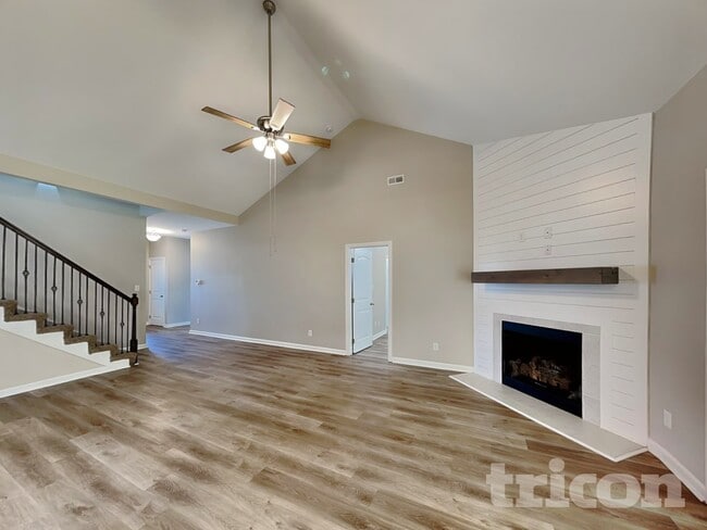 Photo - 476 Woodtrace Dr