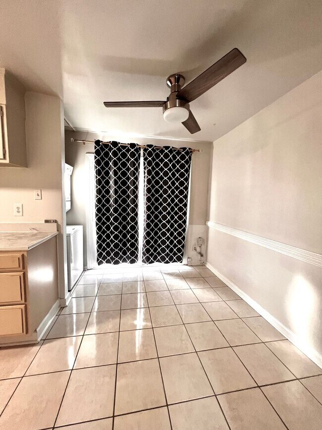 Photo - 4705 Brompton Square