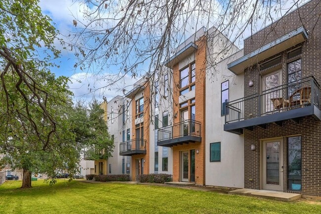 Photo - 6000 S Congress Ave