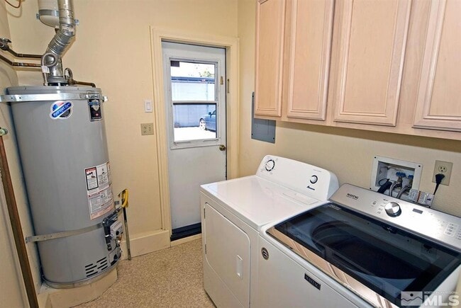 Photo - 1588 Mono Ave