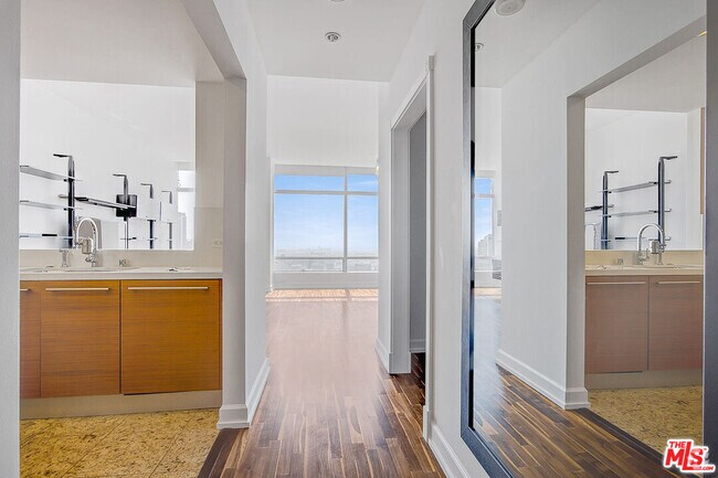 Building Photo - 900 W Olympic Blvd Unit 31G Rental