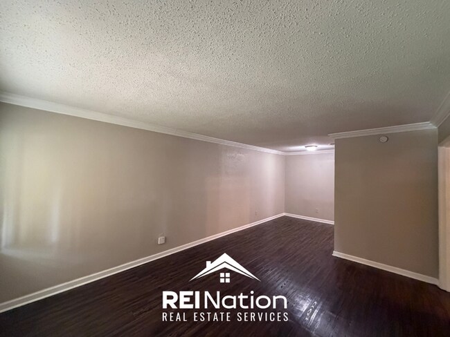 Charming 3BR/2BA East Memphis Home | 1,795 Sq Ft, Hardwood Floors & Fireplace