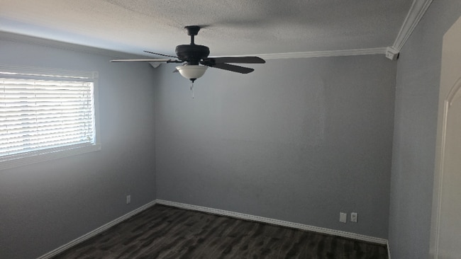 Photo - 1859 N Morris