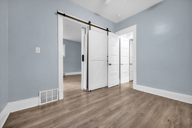 Photo - 2826 E 124th St