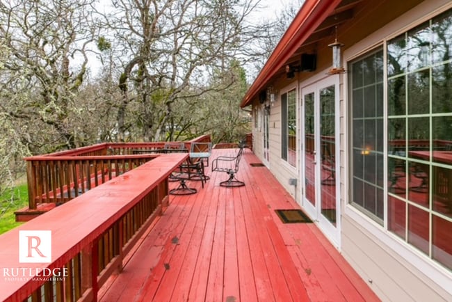 Photo - 2 1/2 Acres Manicured Country Living