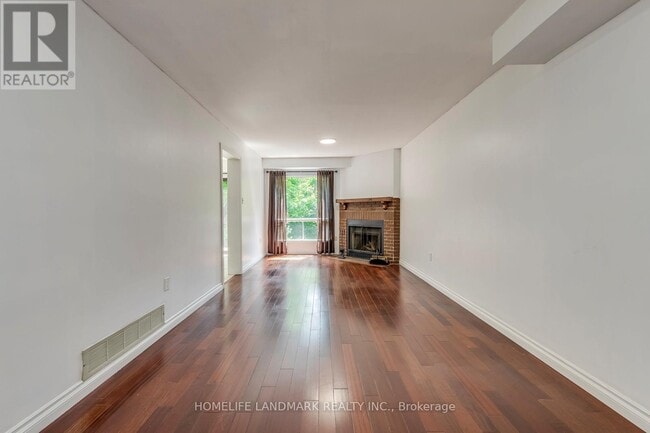 Photo - 1226 Cottonwood Crescent