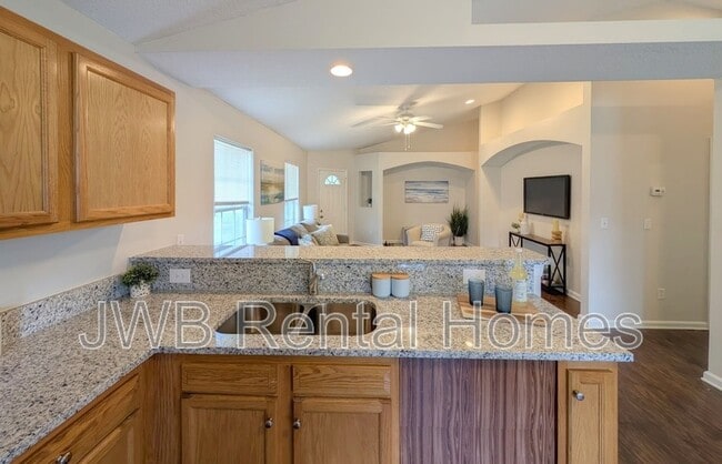 Photo - 6615 Miriam St