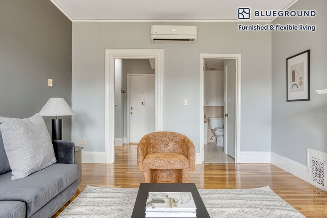 Photo - 228 Newbury St Unit FL4-ID725