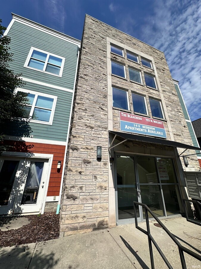 Photo - 703 N Walnut St Apartment
