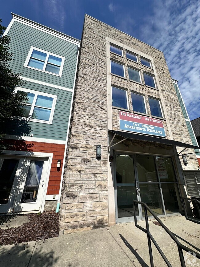 Building Photo - 703 N Walnut St Rental
