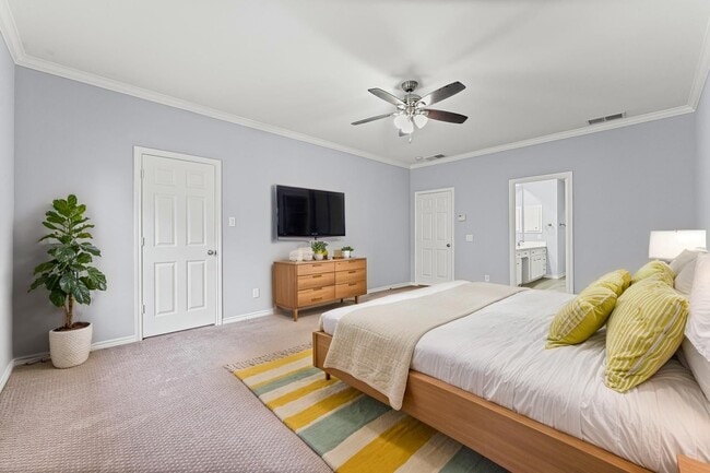 Photo - 6839 Staffordshire Crescent