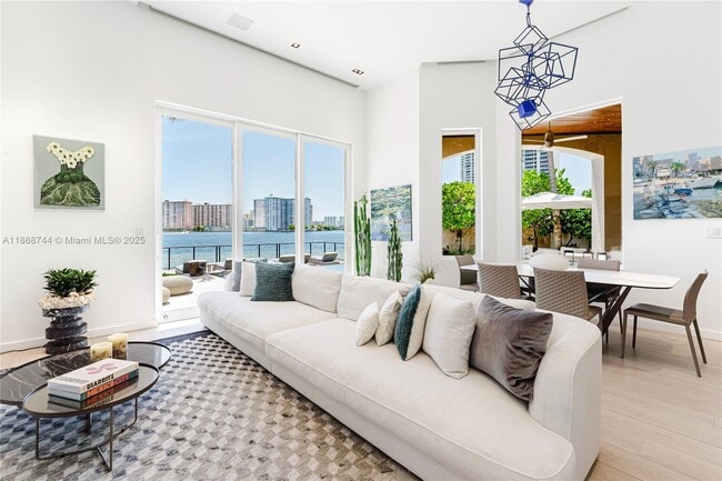 Photo - 3916 Island Estates Dr