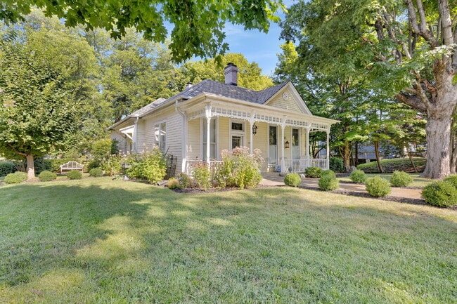 Photo - Beautiful Furnished 3 Bedroom Home in Historic District