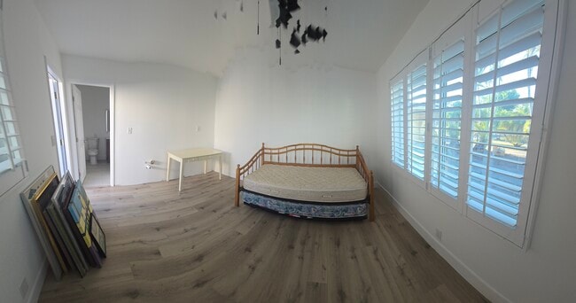 Photo - 9610 Johnson St