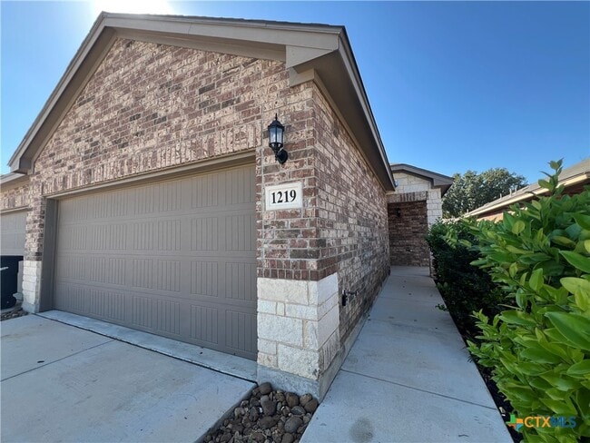 Building Photo - 1219 FM306