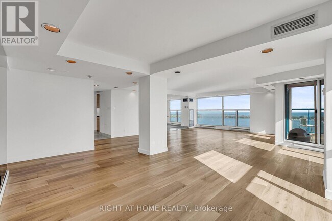 Photo - 99 Harbour Square Unit 3008