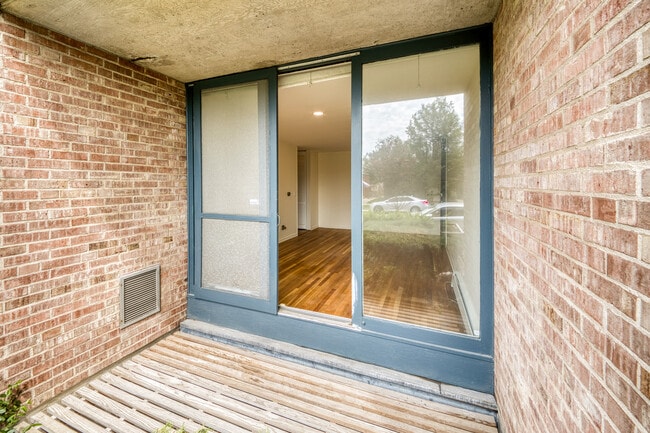Photo - 5435 N Artesian Ave Unit 1W