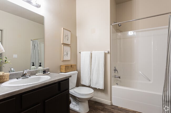 2BR, 2BA - 1,003SF - Second Bathroom