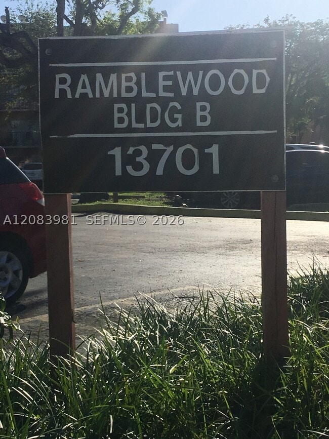Building Photo - 13701 SW Kendale Lakes Cir Unit 115-B
