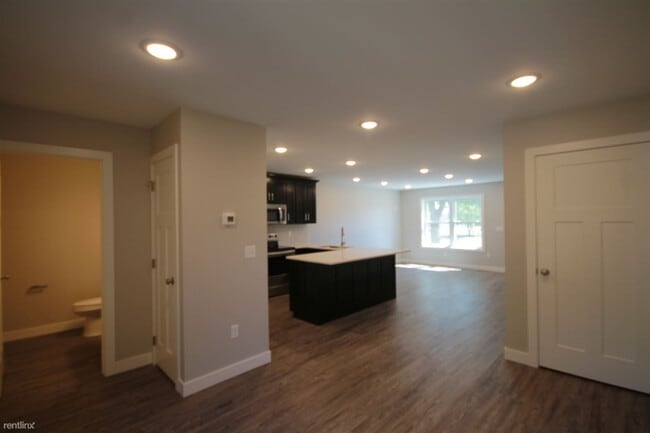 Photo - 3 br, 2.5 bath Townhome - Whistle Stop Tow...