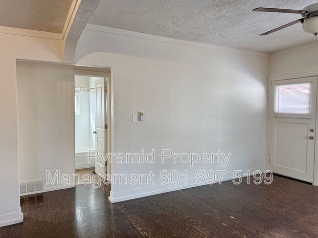 Photo - 729-731 W 100 S