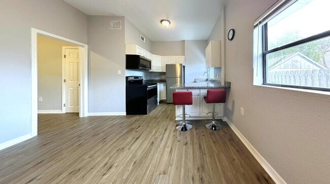 Photo - 14125 Palm St