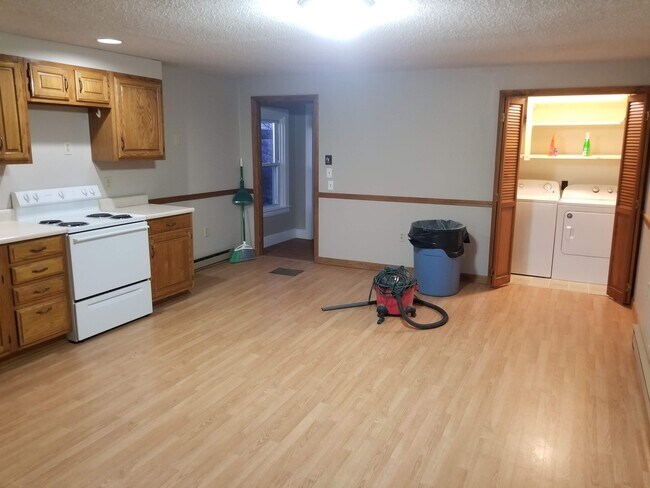 Kitchen/Dining - 47 Main St