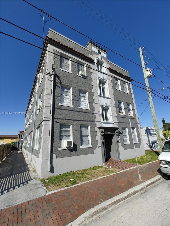 Photo - 1629 SW 6th St Unit 13