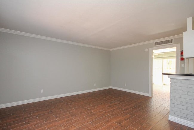 Building Photo - 2011 Marshall St Unit 02