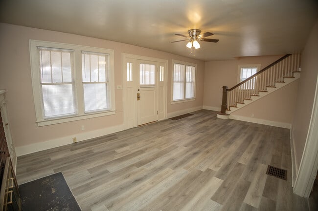 Photo - 927 E Dunklin St