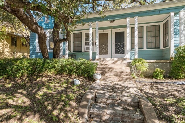 Photo - 202 E 31st St Townhome