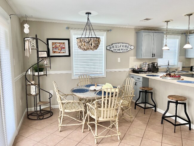 426 Lark Ln Unit 1W