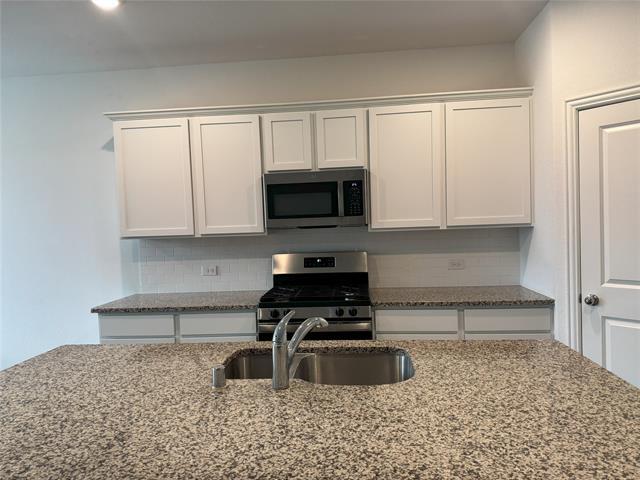 Photo - 512 Westpark Dr House