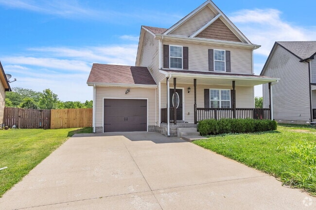 Building Photo - 3 bedroom home with fenced in backyard clo...