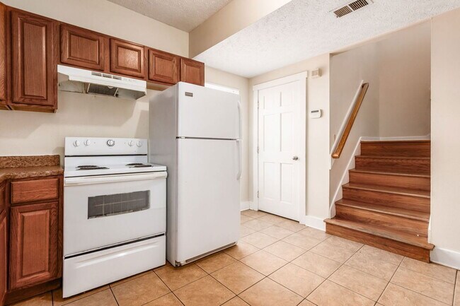 Photo - 1371 Summit St Unit C