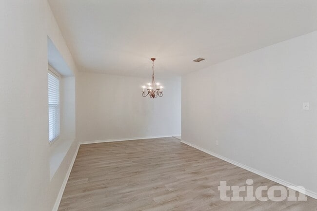 Photo - 1242 Yukon Dr