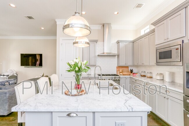 Photo - 5309 Blossom St