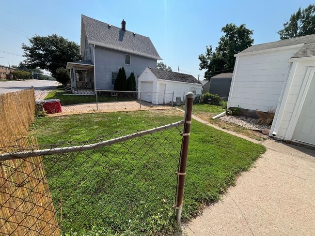 Photo - Newly Updated 2nd Floor 2 Bed/1 Bath Duplex Apartment