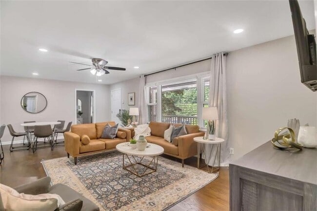 Photo - 1386 Sandtown Rd SW