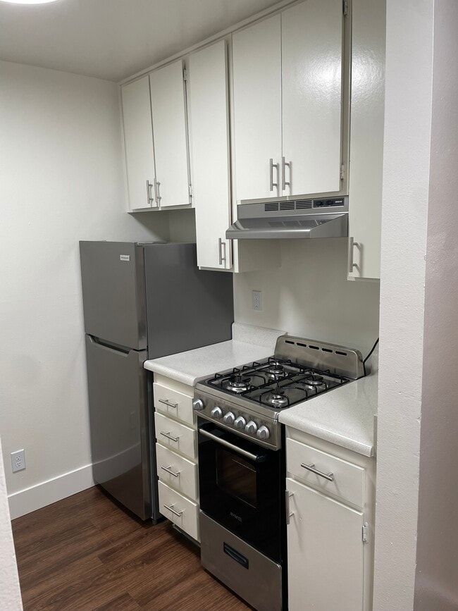 Unit 103 Kitchen - La Villa Mesa