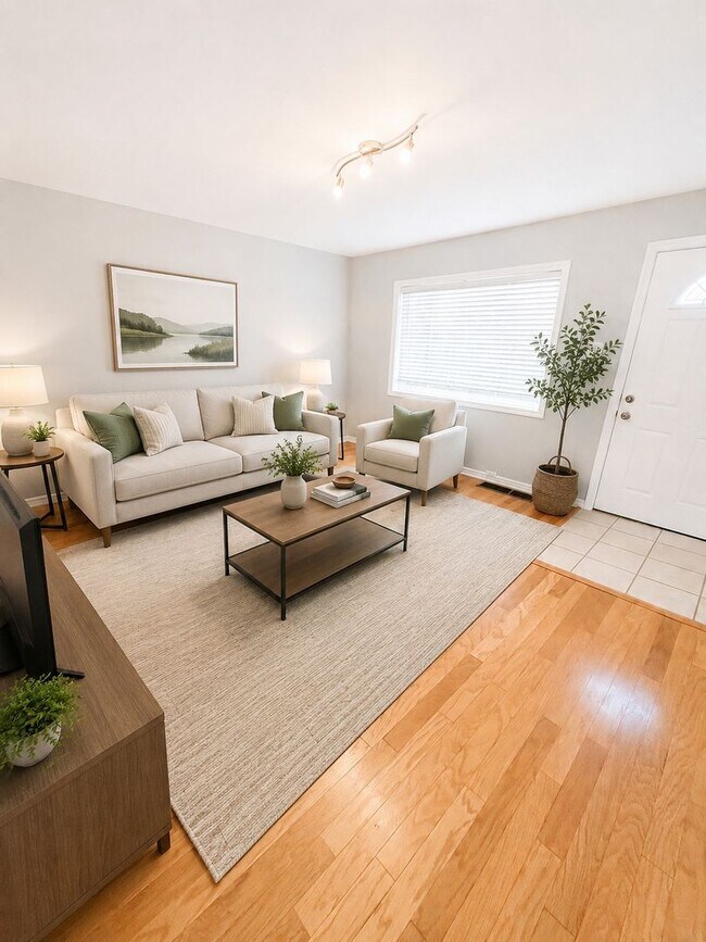 Building Photo - Spacious 2-Bedroom South Side Flats Home – Fenced Yard, Private Patio & Central A/C