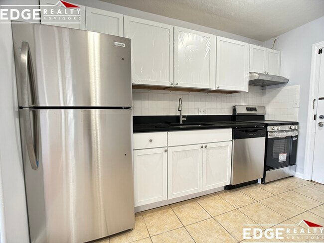 Building Photo - 30 Glencoe St Unit 1