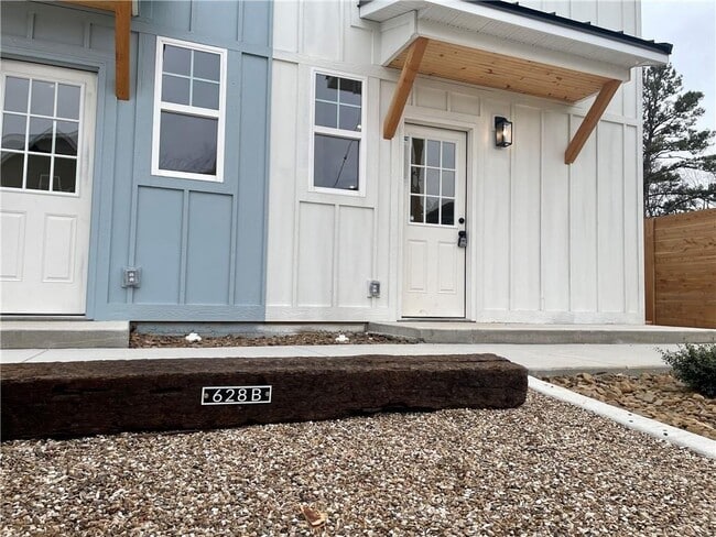 Photo - 628 W Price Ave