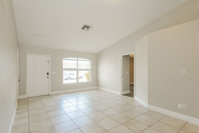 Photo - 845 SW 37th Ln