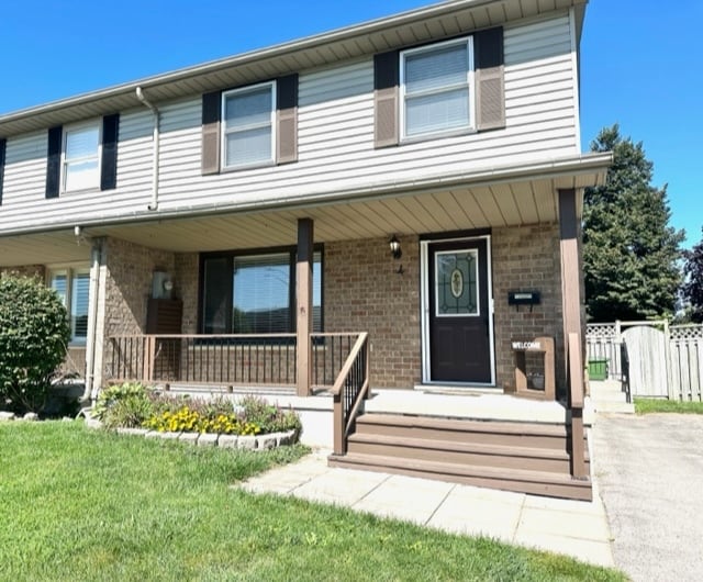 Photo - 3 Bedroom Semi-Detached Home for Rent in St. Thomas, Ontario | Finished Basement | Fenced Yard
